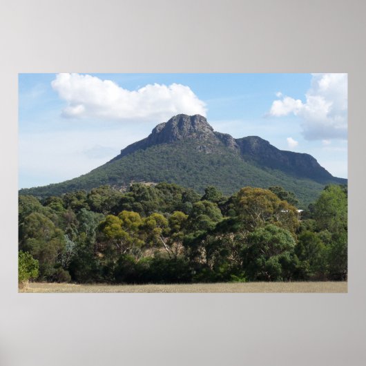 Majestueuze Mount Sturgeon vanuit Dunkeld Poster (Voorkant)