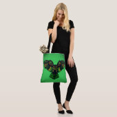 Majestueuze Smaragd Uil Tote Bag (Op model)