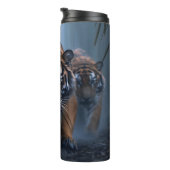 Majestueuze tijgers in een mistig Oerwoud Thermosbeker (Geroteerd rechts)