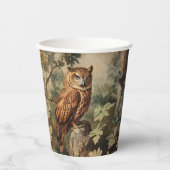 Majestueuze uil in een bos papieren bekers (Voorkant)