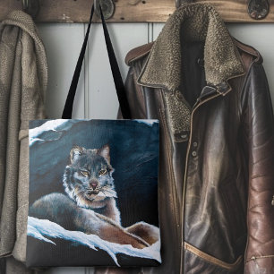Majestueuze Winter Lynx Rustend op Besneeuwde Berg Tote Bag