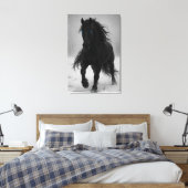 Majestueuze zwarte hengst in een dromerig winterla canvas afdruk (Insitu (Slaapkamer))