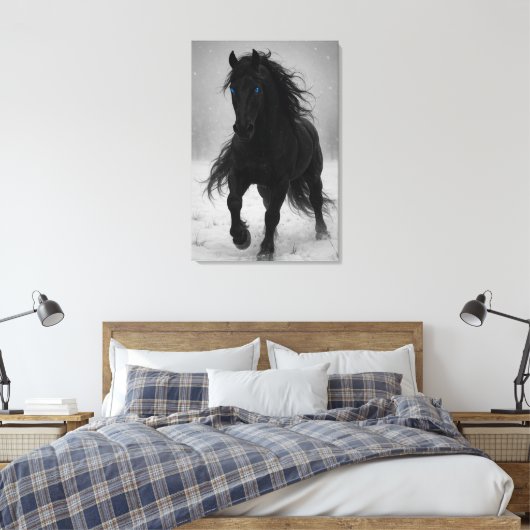 Majestueuze zwarte hengst in een dromerig winterla canvas afdruk (Insitu (Slaapkamer))