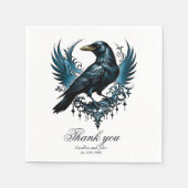 Majestueuze zwarte raaf zittend op een  servet (Voorkant)