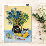 Majolica Jug met Wildbloemen Van Gogh Briefkaart<br><div class="desc">Een briefkaart met de beeldende kunst,  Stilleven Majolica Jug met Wildbloemen (1888),  door Vincent van Gogh (1853-1890). Een stilleven van een aardewerk kruik met blauwe wilde bloemen en citroenen.</div>