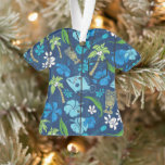 Makapuu Beach Hawaiian Batik Aloha Shirt- Blauw Ornament<br><div class="desc">Marineblauwe achtergrond met turkoois, aqua, oceaanblauw, palmgroen, kaki en natuurlijk. Makapuu Beach Hawaiian Tropical Tiki Batik is een gespreksprint van tiki's, palmbomen, tropische vissen, ukeleles, hibiscus en plumeria bloemen. Dit ontwerp doet denken aan de design die in de jaren veertig en vijftig in aloha-shirten werden gebruikt. De batiktextuur voegt een...</div>