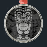 Makapuu Beach Hawaiian Laughing Tiki Batik Metalen Ornament<br><div class="desc">Een lachend tikikontwerp met een batiktextuur overal. Dit tikje doet denken aan de design die gebruikt worden in  aloha-shirten in de jaren veertig en vijftig. Dit ontwerp komt in verschillende kleuren.</div>