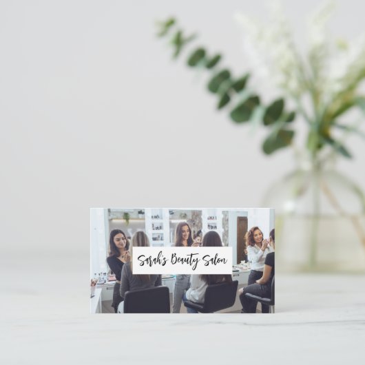 Make-up artiest werkt in een studio visitekaartje (Staand voorkant)