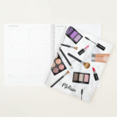 Make-upproducten Flatlay Illustratie Met Naam Planner (Display)