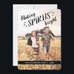 Maken van spirits voor een heldere heupholiday-fot feestdagenkaart<br><div class="desc">Maak hun geest helder door dit leuke,  moderne ontwerp naar familie en vrienden te sturen. Voorzien van een full-size foto van uw familie aan de voorkant met een casual en eigentijdse mix van handgeschreven typografie. Aan de achterkant is er nog een foto en ruimte voor je persoonlijke boodschap.</div>