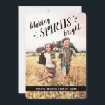 Maken van spirits voor een heldere heupholiday-fot feestdagenkaart<br><div class="desc">Maak hun geest helder door dit leuke,  moderne ontwerp naar familie en vrienden te sturen. Voorzien van een full-size foto van uw familie aan de voorkant met een casual en eigentijdse mix van handgeschreven typografie. Aan de achterkant is er nog een foto en ruimte voor je persoonlijke boodschap.</div>