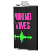 Maken Waves - Geluidgolven - Muziekproducent Heupfles (Links)
