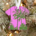 Makena Beach Hawaiian Sketchy Palms Aloha Shirt Ornament<br><div class="desc">Olijf- en Fuchsiekolorweg. Aan de westkust van Maui is de prachtige resort gemeenschap van Makena Beach. Er liggen palmbomen in de tropische bassen terwijl de zon over de molokini-kegelkegel steekt. Ons ontwerp laat de dramatische kleuren van die zonsondergangen zien in een pen- en inktstijl. Dit ontwerp komt in verschillende kleuren....</div>