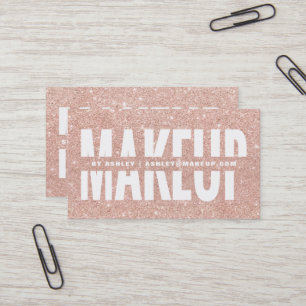 Makeup kunstenaar snijdt roos goudglitter uit visitekaartje