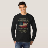 Making America Great Since 1970 USA Flag Retro Bir T-shirt (Voorkant volledig)