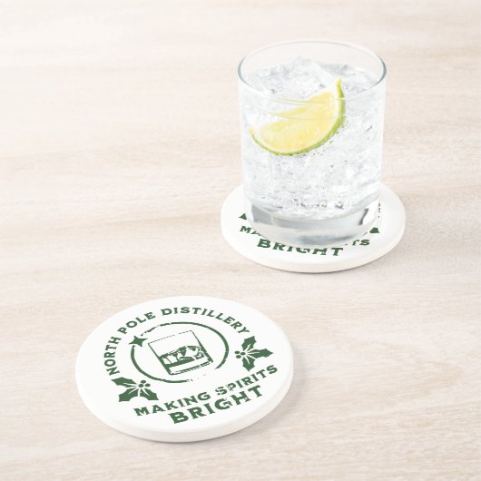 Making Spirits Bright North Pole Distillery Green Zandsteen Onderzetter (Zijkant)
