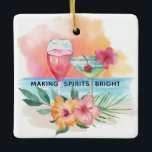 Making Spirits Heldere Tropische Kerstcocktails Keramisch Ornament<br><div class="desc">Het tropische thema kerstornament is voorzien van waterverf cocktails op het strand met palmbladeren en hibiscusbloemen en een feestelijke "Making Spirits Bright"-groet op de voorkant,  en familienaam op de achterkant. U kunt de voor- en achterlijnen van tekst personaliseren voor een uniek vakantiegeschenk of leuk decor voor uw eigen boom.</div>