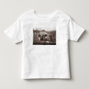 Making Tappa, een moederstof, c.1875 (sepia foto) Kinder Shirts