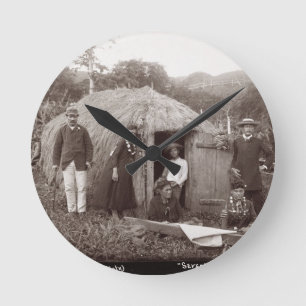 Making Tappa, een moederstof, c.1875 (sepia foto) Ronde Klok