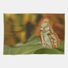 Malachite op een blad theedoek