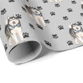 Malamute Dog Paw Print Pattern op Silver Cadeaupapier (Rol Hoek)