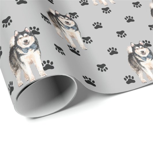 Malamute Dog Paw Print Pattern op Silver Cadeaupapier (Rol Hoek)