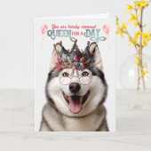 Malamute Dog Queen voor een dag Funny Birthday Kaart (Gele Bloem)