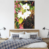 Malayan Moth Orchid en een Amerikaanse klimmer Canvas Afdruk (Insitu (Slaapkamer))