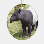 Malayan tapir op gras keramisch ornament (Links)