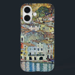 Malcesine op het Gardameer door Gustav Klimt iPhone 16 Hoesje<br><div class="desc">Malcesine op Lake Garda (1913) door Gustav Klimt is een Victoriaans schilderij van het kunstsymbool "Era Art Nouveau fine". Een prachtig uitzicht van de Italiaanse stad Malcesine met gebouwen en huizen aan de rand van de haven. De huizen en boten geven een weerspiegeling in het kalme water. Je kunt de...</div>