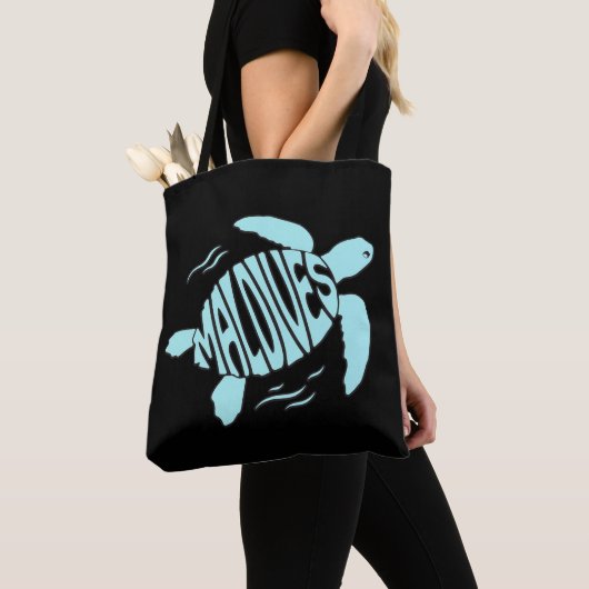 Maldives Sea Turtle - Tropical Blue Typography Tote Bag (Dichtbij)