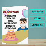 Male Funny Six Feet Away Birthday Card Kaart<br><div class="desc">De recente pandemie heeft ons in een positie gebracht waarin het niet altijd gemakkelijk is om te reizen en iemand te zien voor hun verjaardag. Maar we hebben alleen de kaart voor de situatie. Buiten is een grappig en kleurrijk ontwerp van een persoon die met zijn verjaardagstaart zit met een...</div>