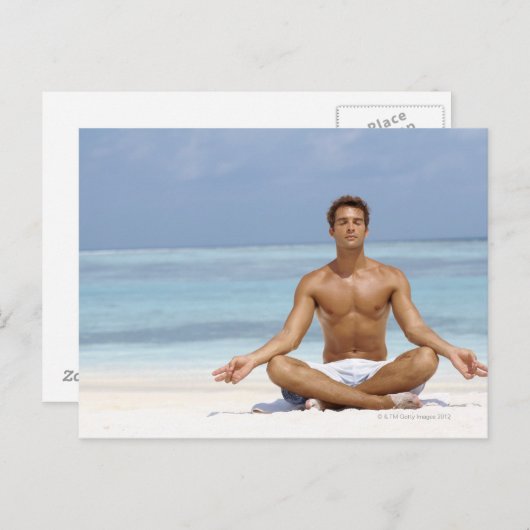 Malediven, handig jong man dat mediteert in een briefkaart (Voorkant / Achterkant)