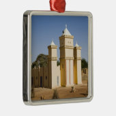 Mali, Bamako. Mosque, Bamako-Djenne Road Metalen Ornament (Rechts)