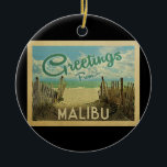 Malibu Beach Vintage Travel Keramisch Ornament<br><div class="desc">Deze groeten van het  briefkaart Malibu hebben een zandig strand met een mooi oceaanwater uit turquoise en boven het zee,  een blauwe hemel met blauw witte wolken. In de klassieke reisstijl.</div>