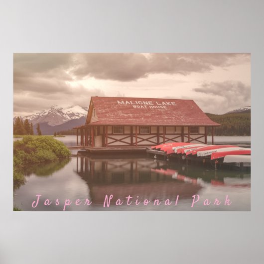 Maligne Lake Boathouse Poster (Voorkant)