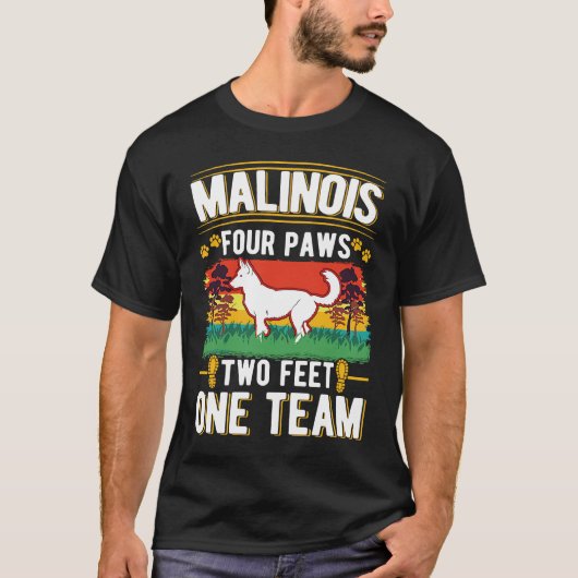 Malinois four paws two feet one team Belgian Malin T-shirt (Voorkant)