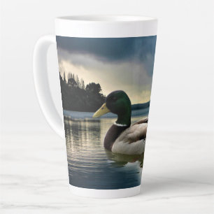 Mallard Duck op het meer Latte Mok