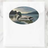 Mallard Duck op het meer Ovale Sticker (Tas)