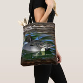 Mallard Duck op het meer Tote Bag (Dichtbij)