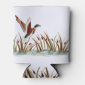 Mallard Duck over Cattails tegen een witte hemel Blikjeskoeler (Voorkant)