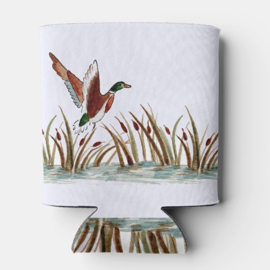 Mallard Duck over Cattails tegen een witte hemel Blikjeskoeler (Achterkant)