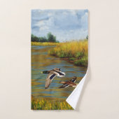 Mallard Ducks vliegen over de hond Bad Handdoek (Handdoek)