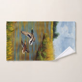 Mallard Ducks vliegen over de hond Bad Handdoek (Handdoek)