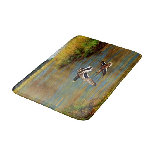 Mallard Ducks vliegen over de hond Badmat (Gekanteld)