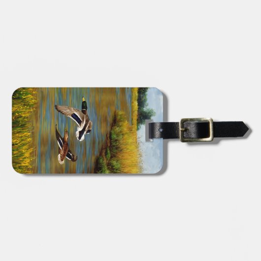 Mallard Ducks vliegen over de hond Bagagelabel (Voorkant horizontaal)