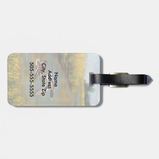 Mallard Ducks vliegen over de hond Bagagelabel (Achterkant horizontaal)