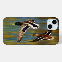 Mallard Ducks vliegen over de hond iPhone 15 Mini Hoesje