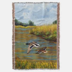 Mallard Ducks vliegen over de hond Deken