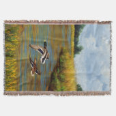 Mallard Ducks vliegen over de hond Deken (Voorkant)